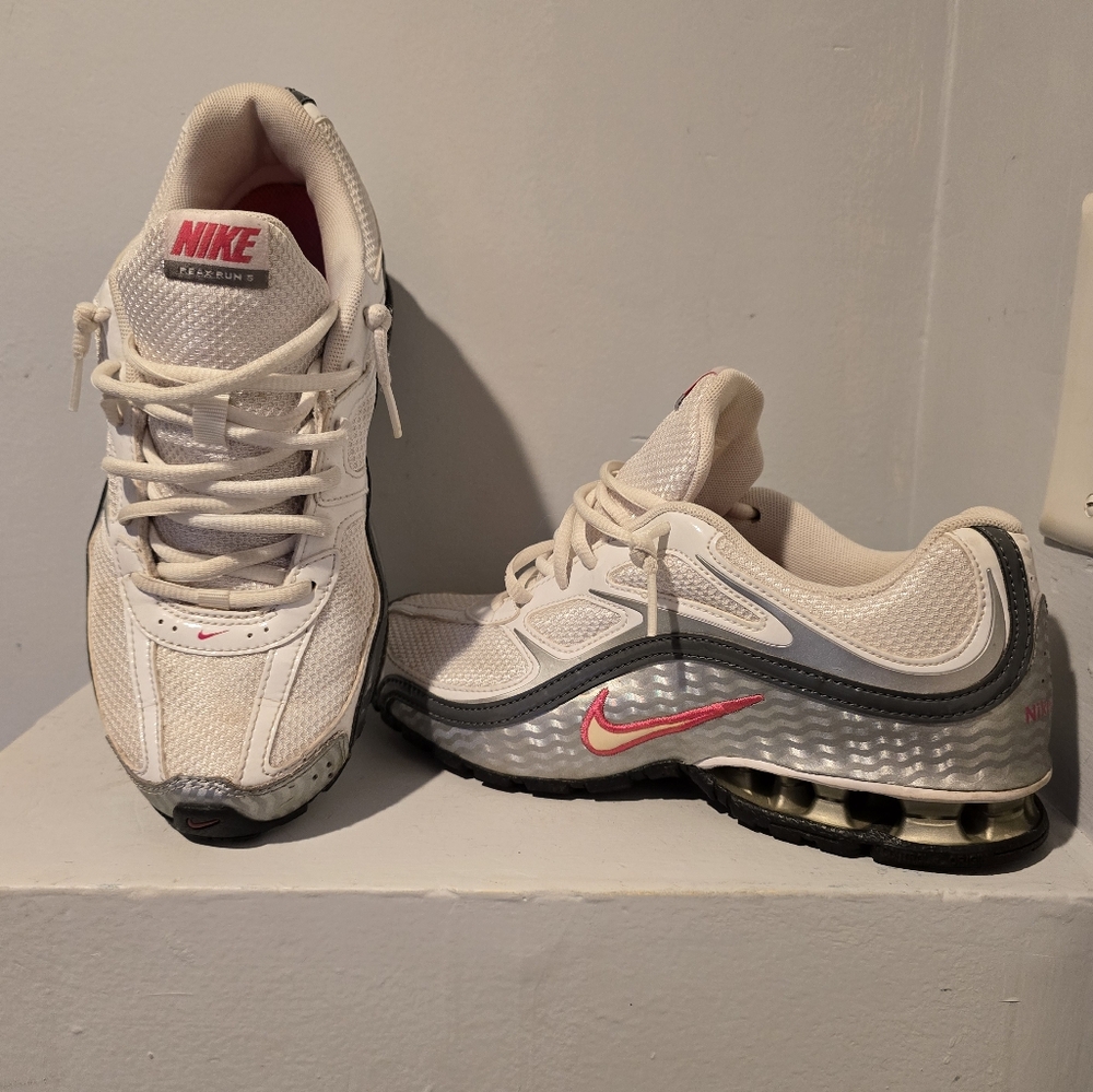 Nike Reax Run 5 White Metallic Silver Pink Running Sneakers Womens Size 7.5